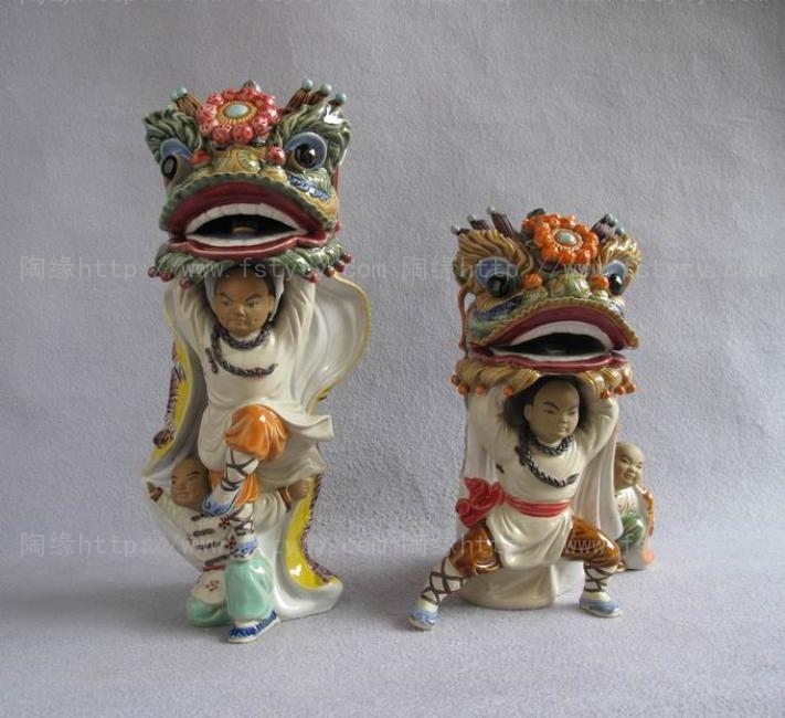 陶瓷艺术品礼品--石湾公仔，精品（釉色）《少年黄飞鸿》，广东省陶瓷